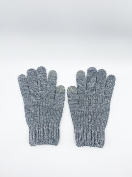 Plain Knitted Gloves in Grey