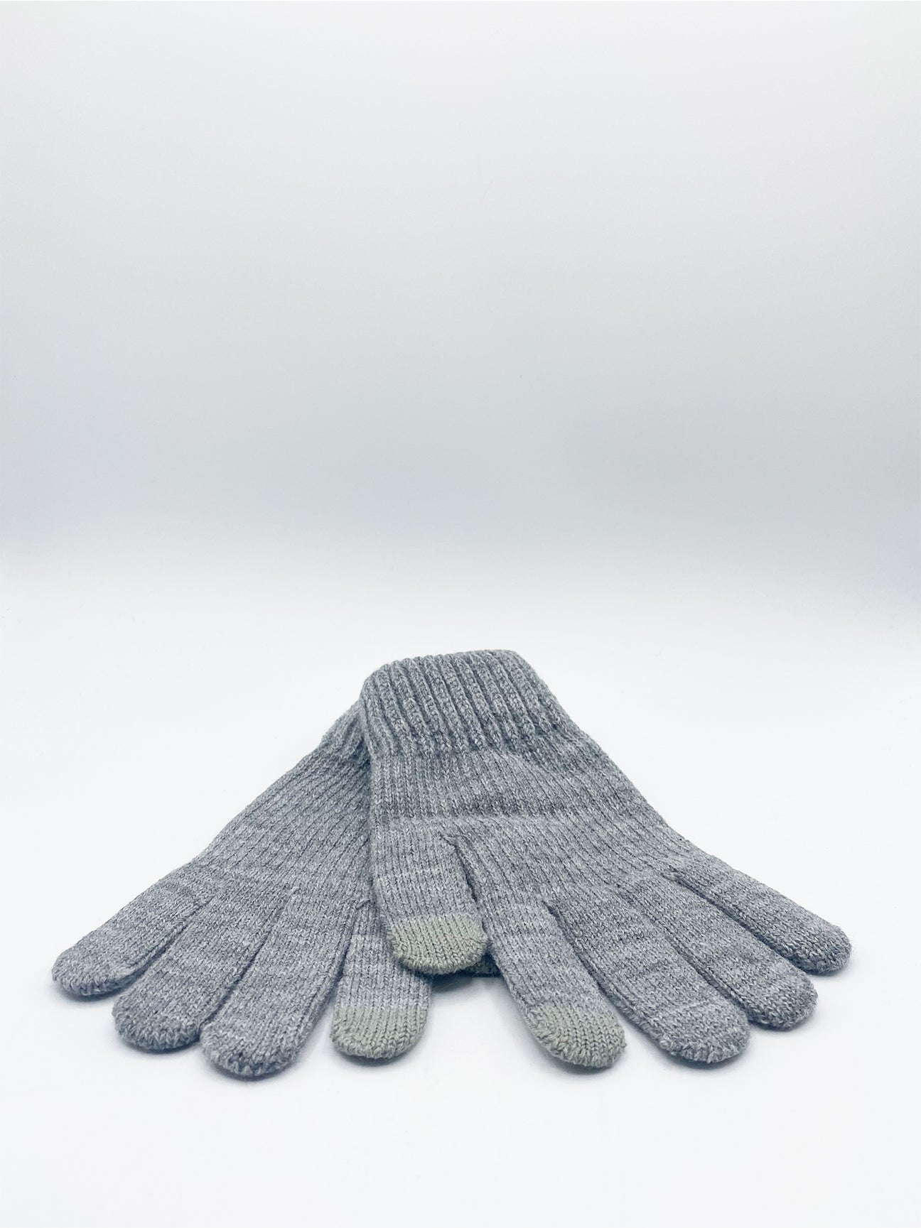 Plain Knitted Gloves in Grey