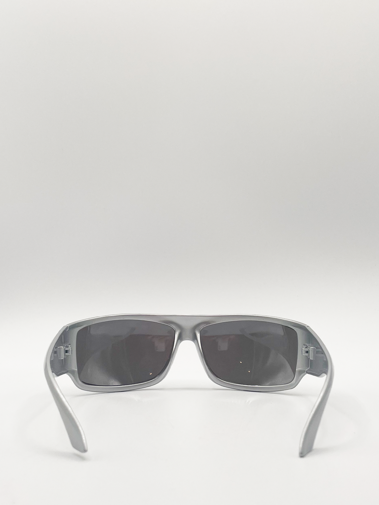 Silver Plastic Frame Racer Style sunglasses with Mirror Lenses