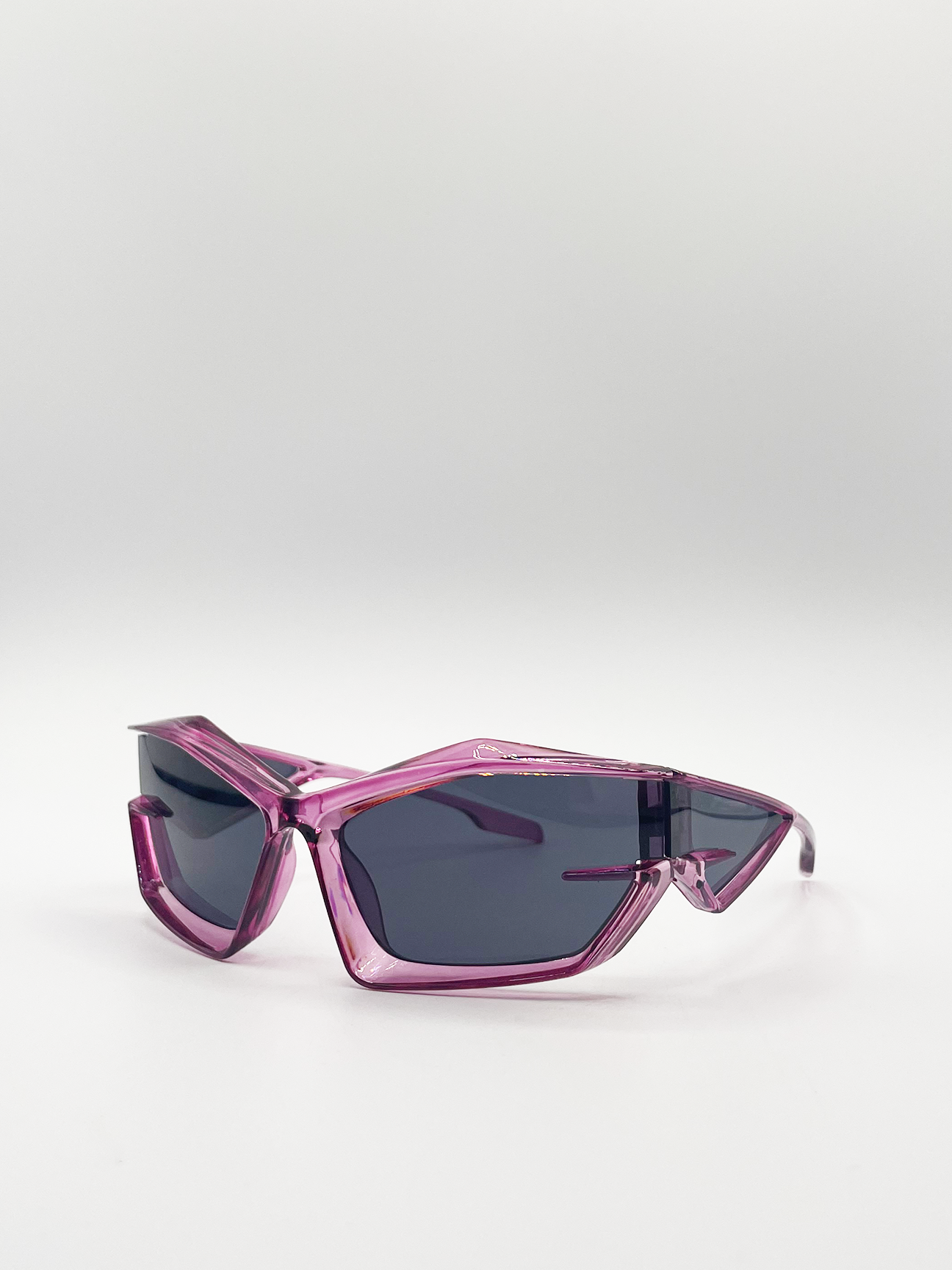 Racer style sunglasses in purple