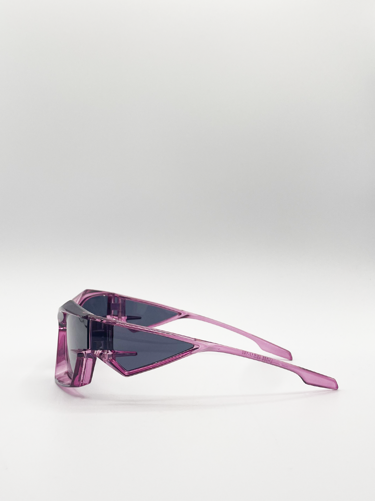 Racer style sunglasses in purple