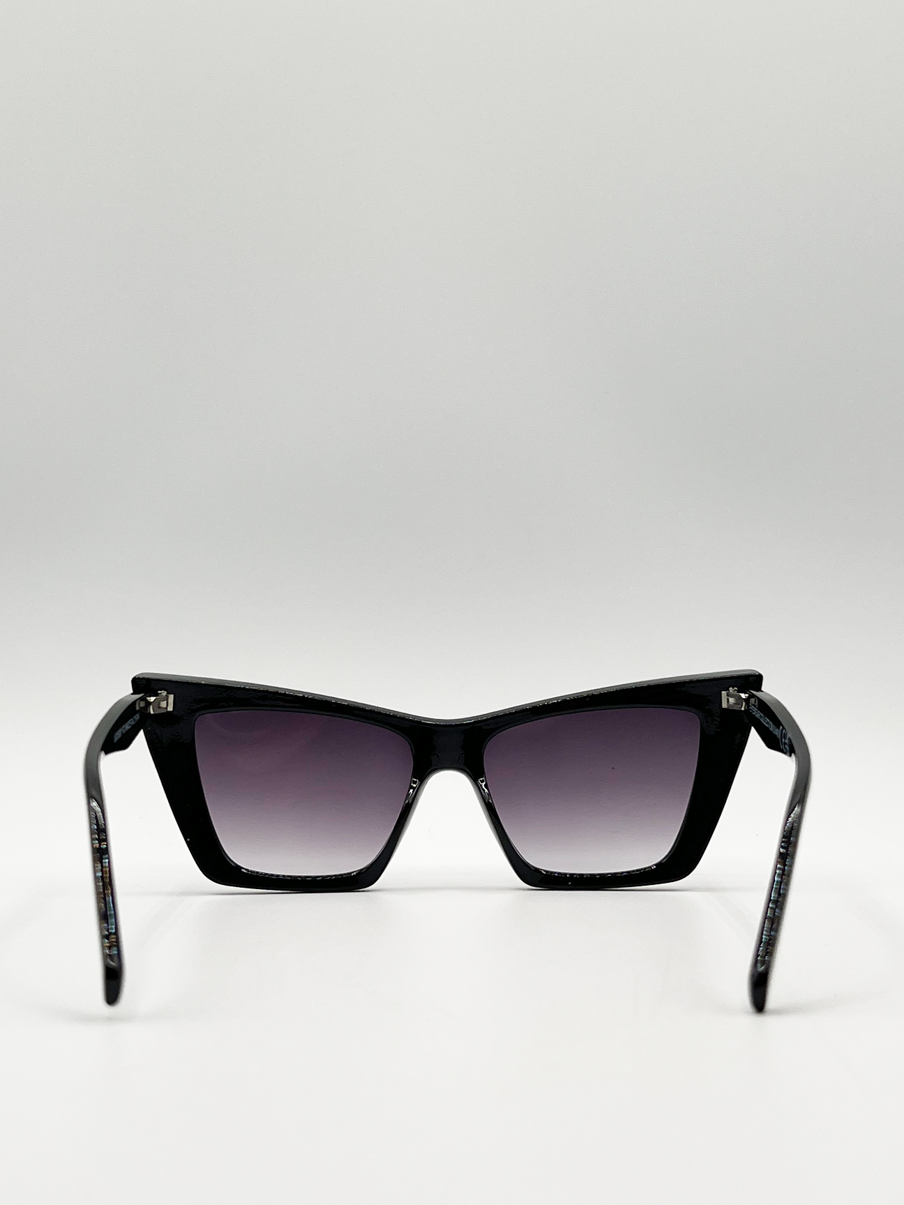 Oversized angular cateye sunglasses