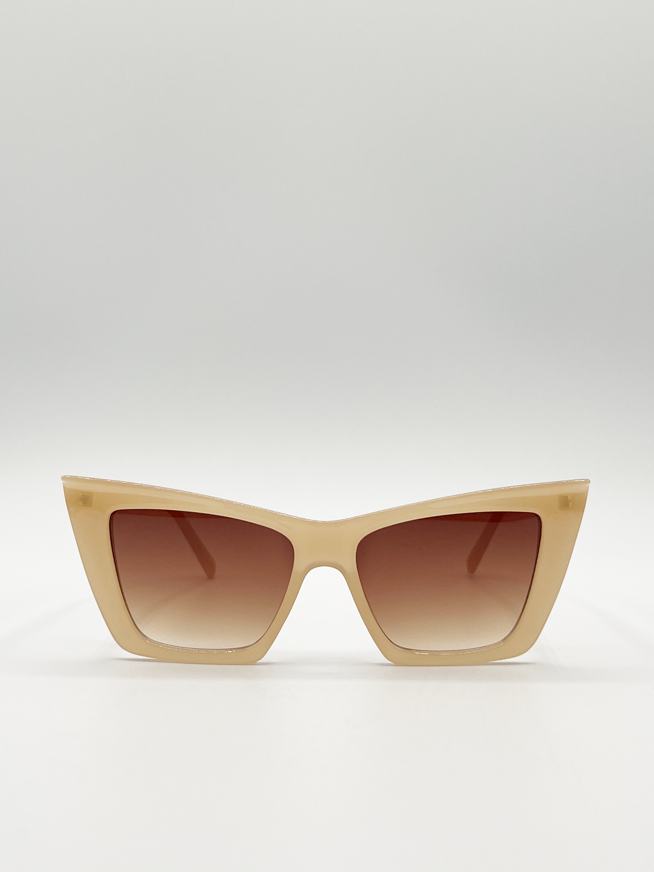 Oversized angular cateye sunglasses in Mocha