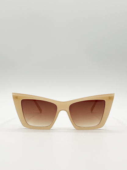 Oversized angular cateye sunglasses in Mocha