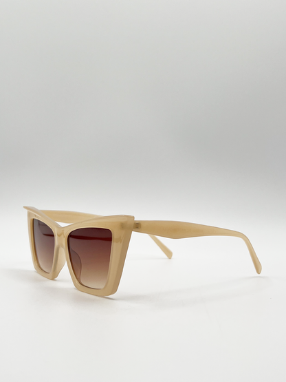 Oversized angular cateye sunglasses in Mocha