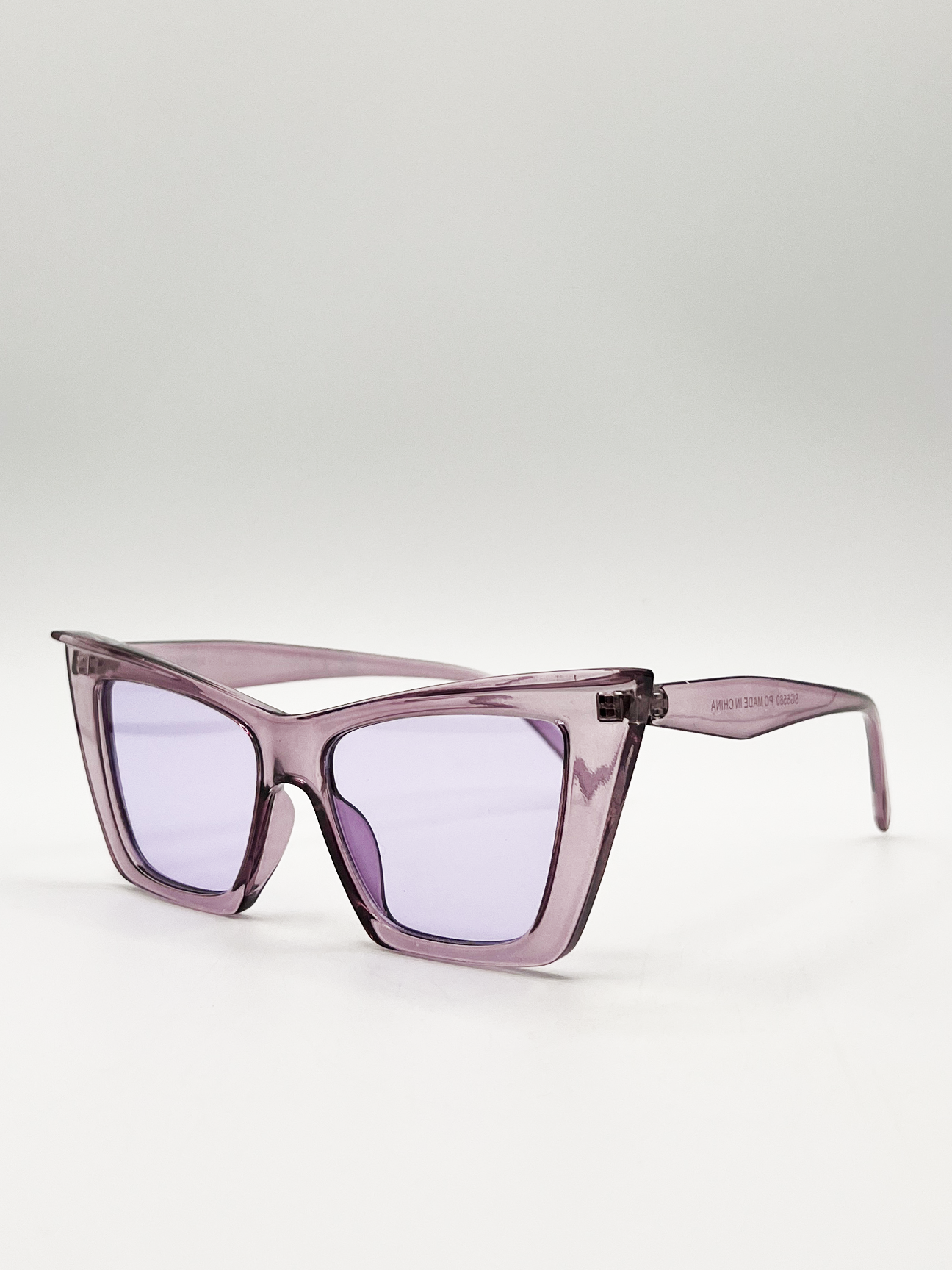 Oversized angular cateye sunglasses in Purple