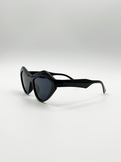 Vintage Style Angular Sunglasses in Black