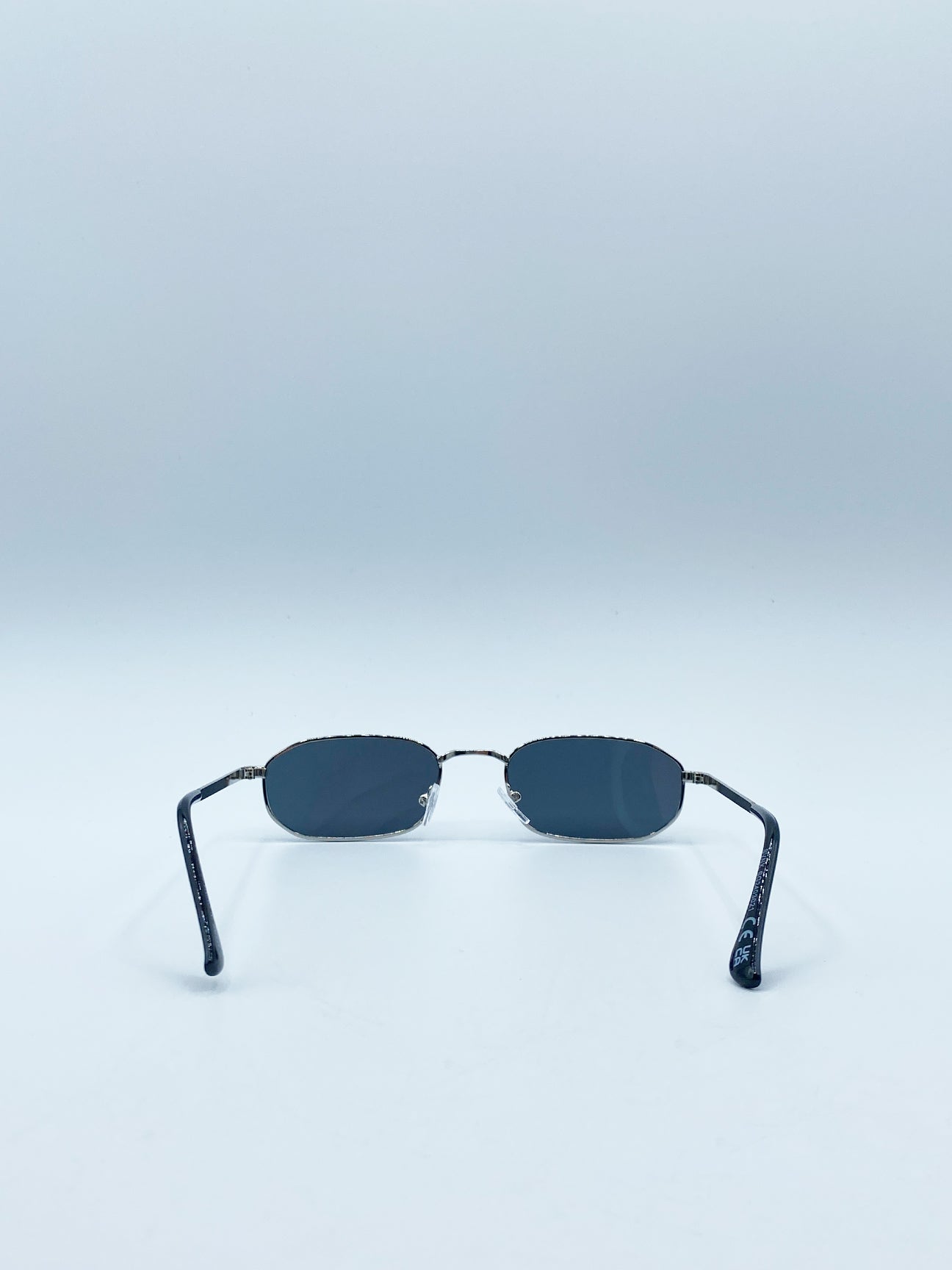 Slim Oval Metal Frame Sunglasses In Silver Black