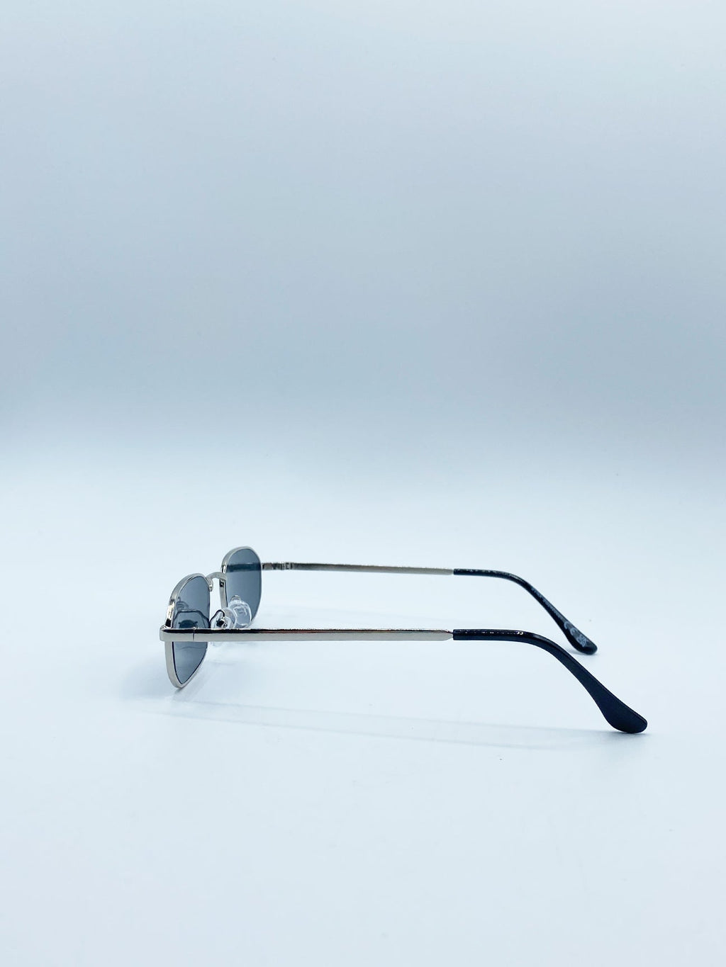 Slim Oval Metal Frame Sunglasses In Silver Black