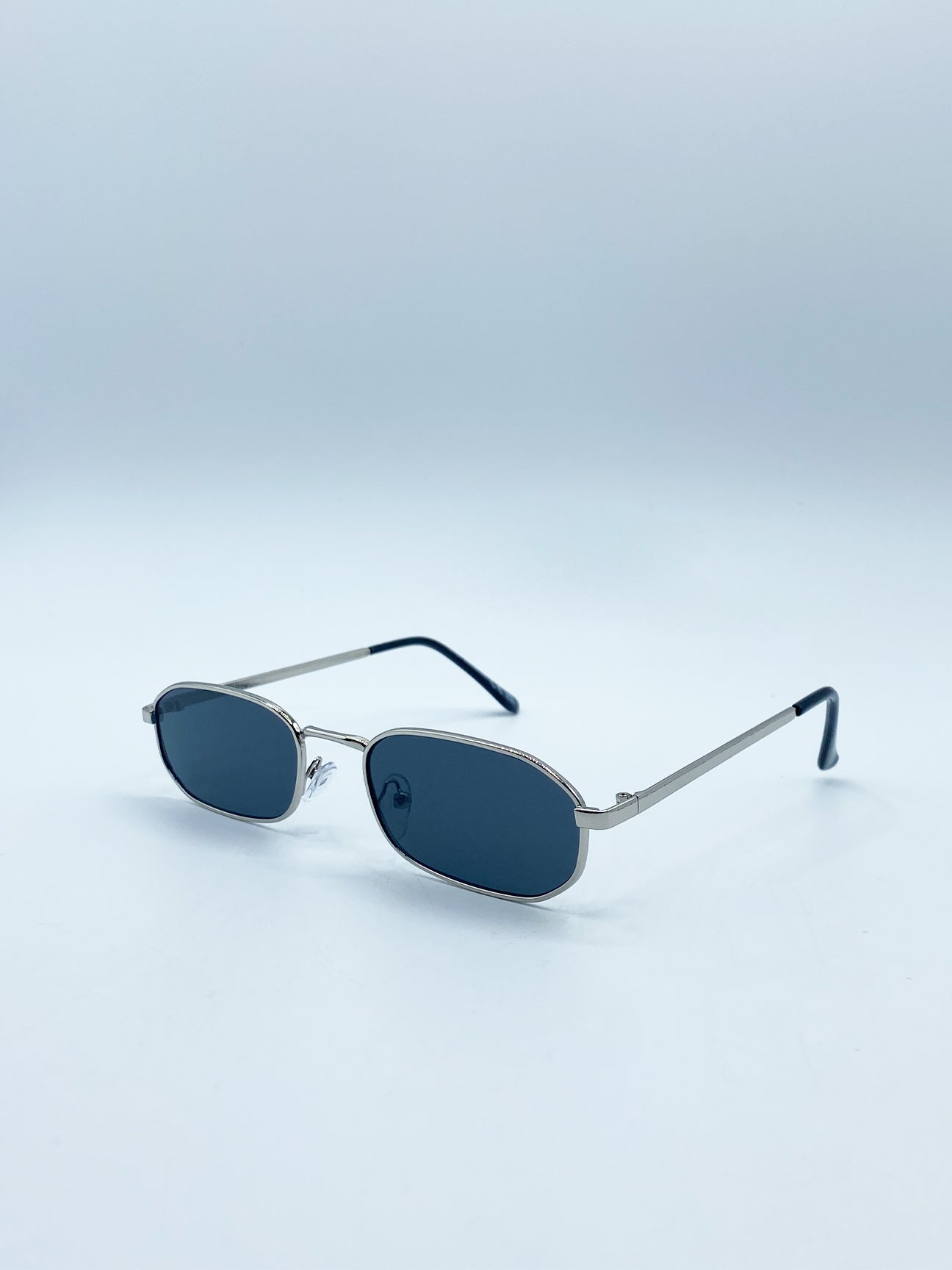 Slim Oval Metal Frame Sunglasses In Silver Black