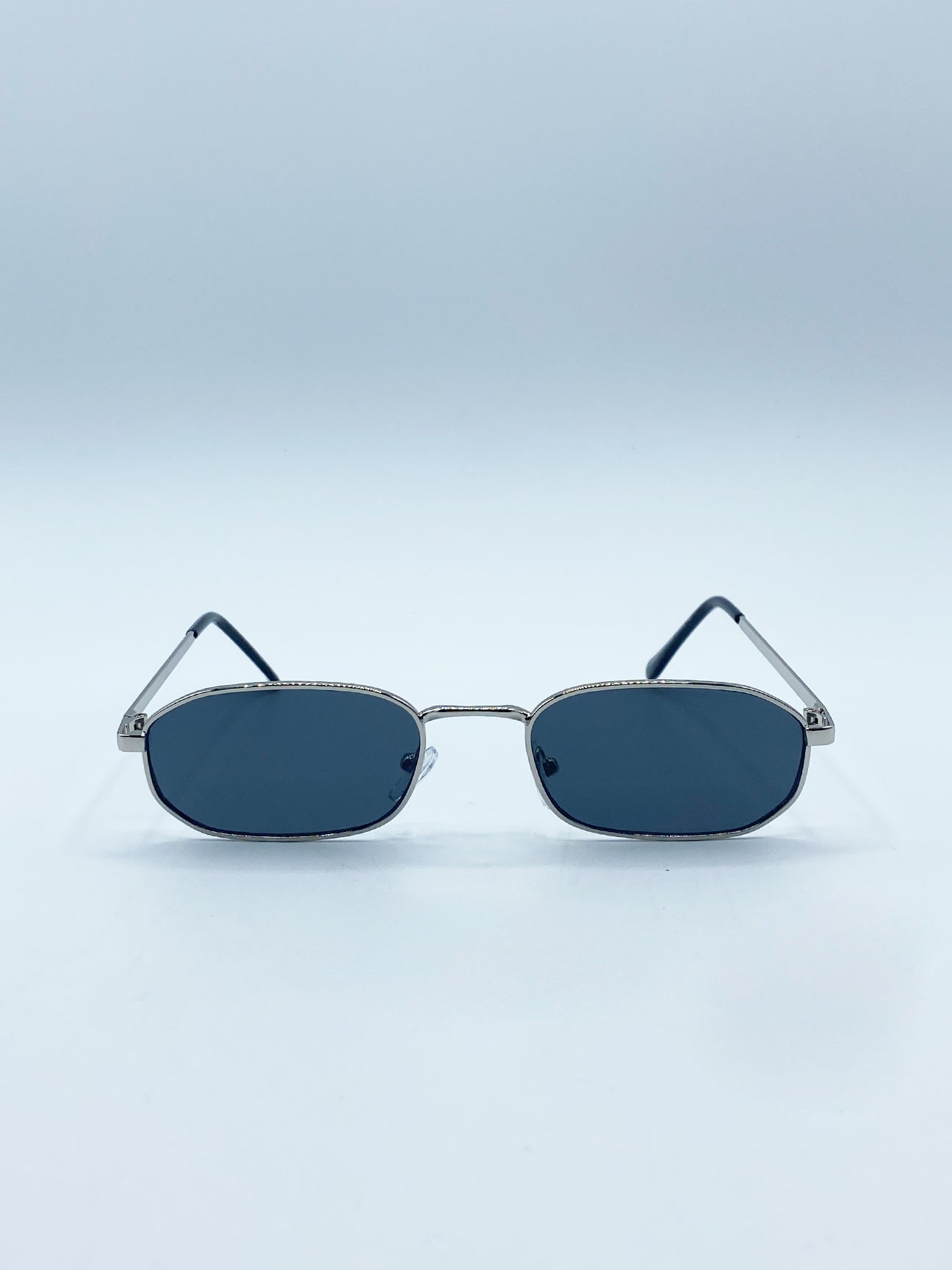 Slim Oval Metal Frame Sunglasses In Silver Black