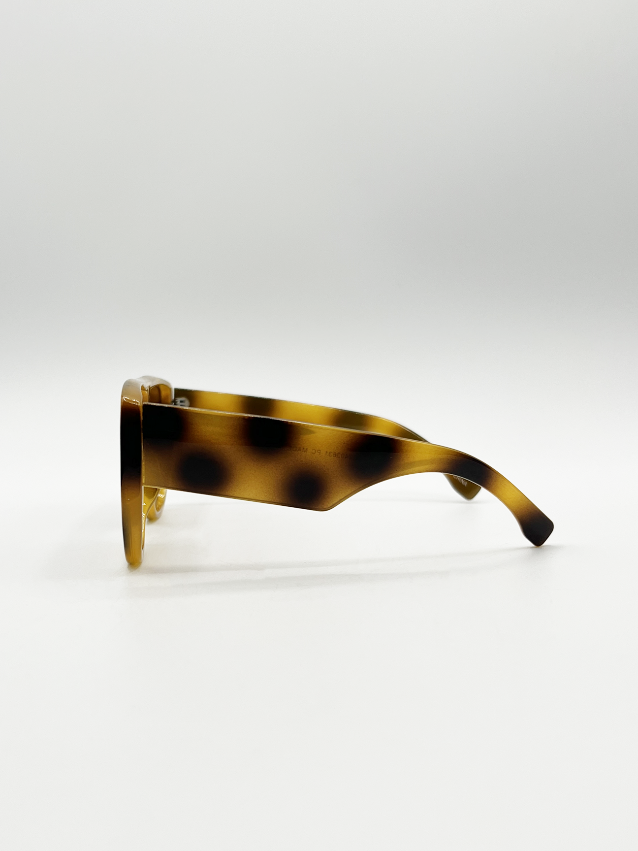 Oversized Flat Top Spotty sunglasses in Brown