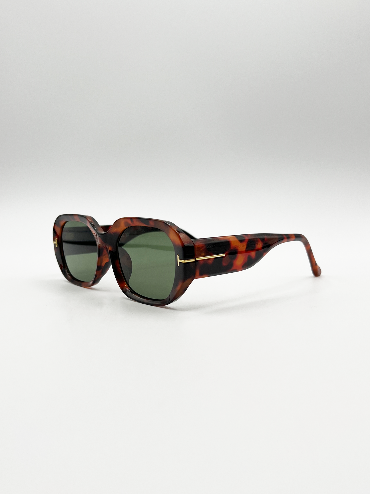 Oval Sunglasses with Wide Arm in Tortoiseshell