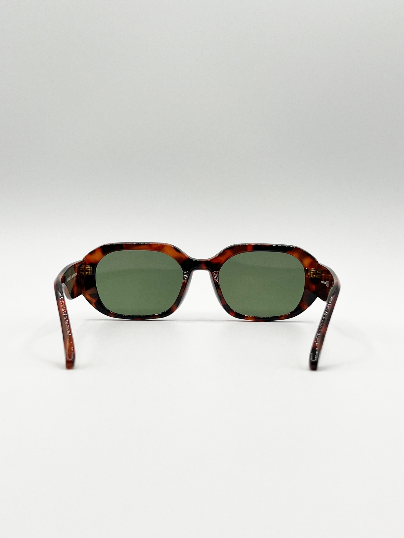 Oval Sunglasses with Wide Arm in Tortoiseshell