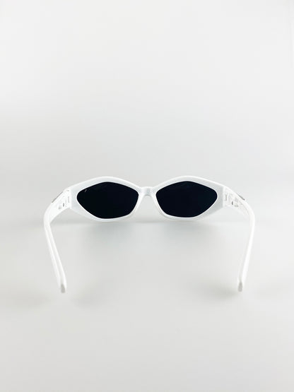 Cateye sunglasses in white with panther badge