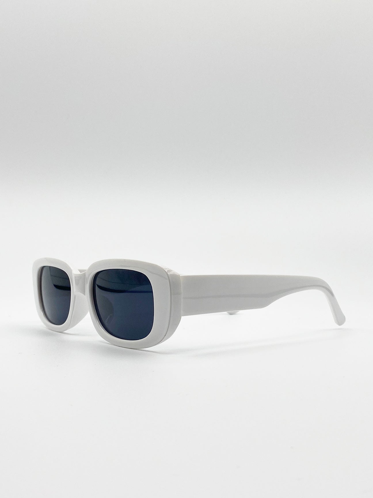 Retro Rectangle Sunglasses In White