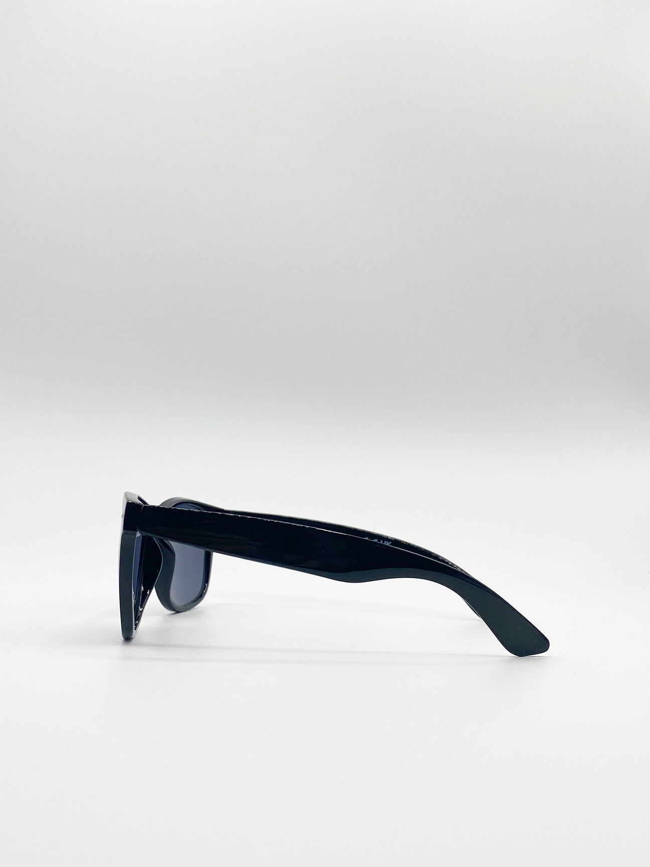 Classic Wayfarer Sunglasses In Black