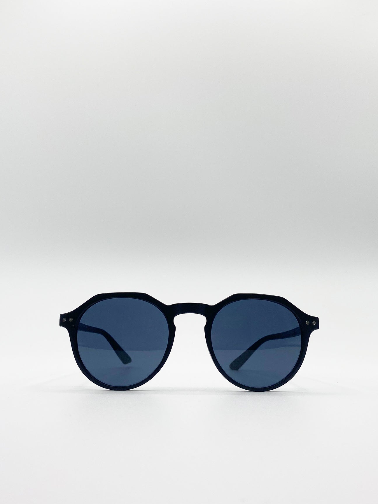 Black Smoke Lense Classic Preppy Sunglasses With Key Hole Nosebridge