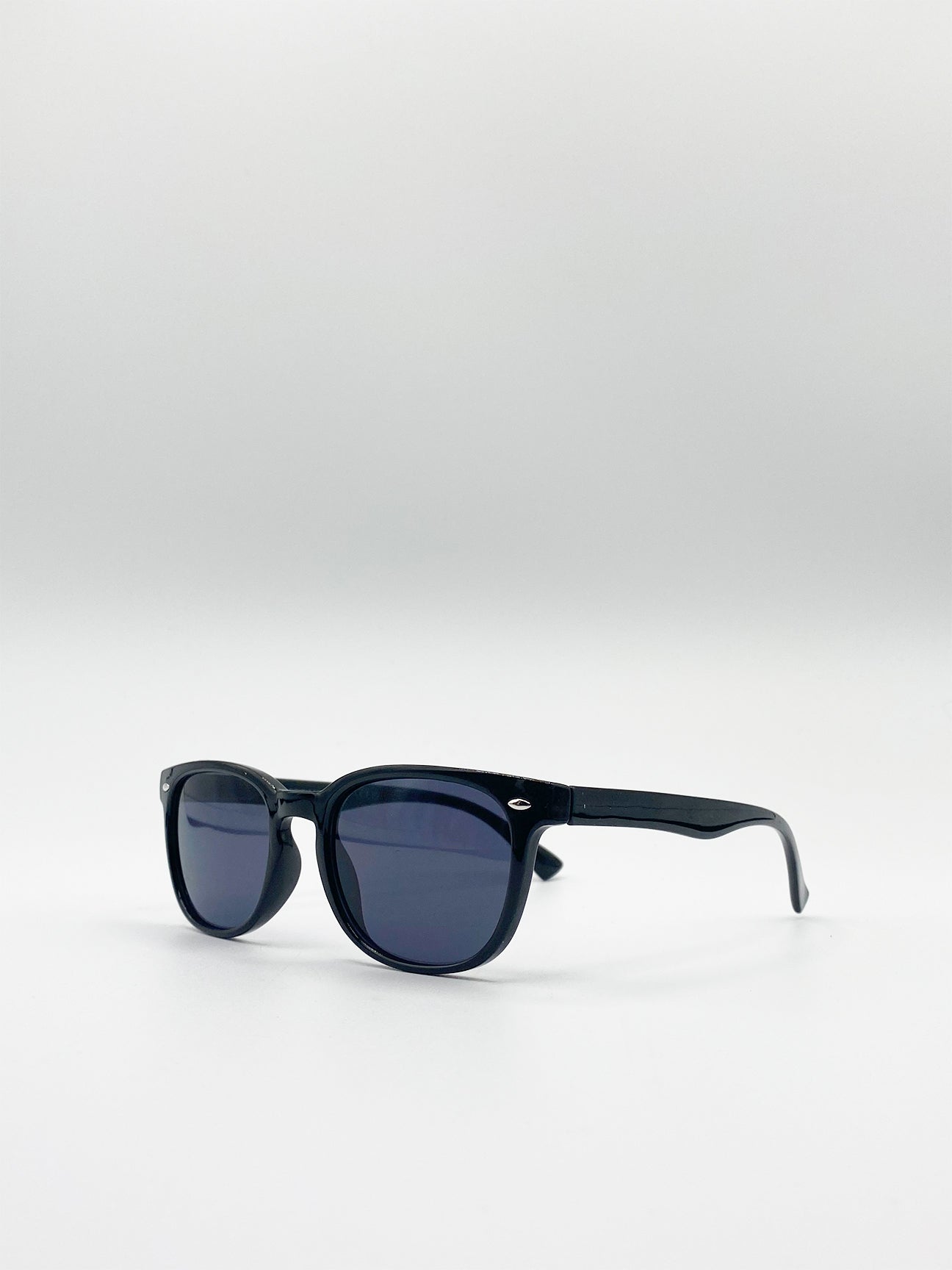 Black Smoke Lenses Classic Preppy Square Sunglasses With Key Hole Nosebridge