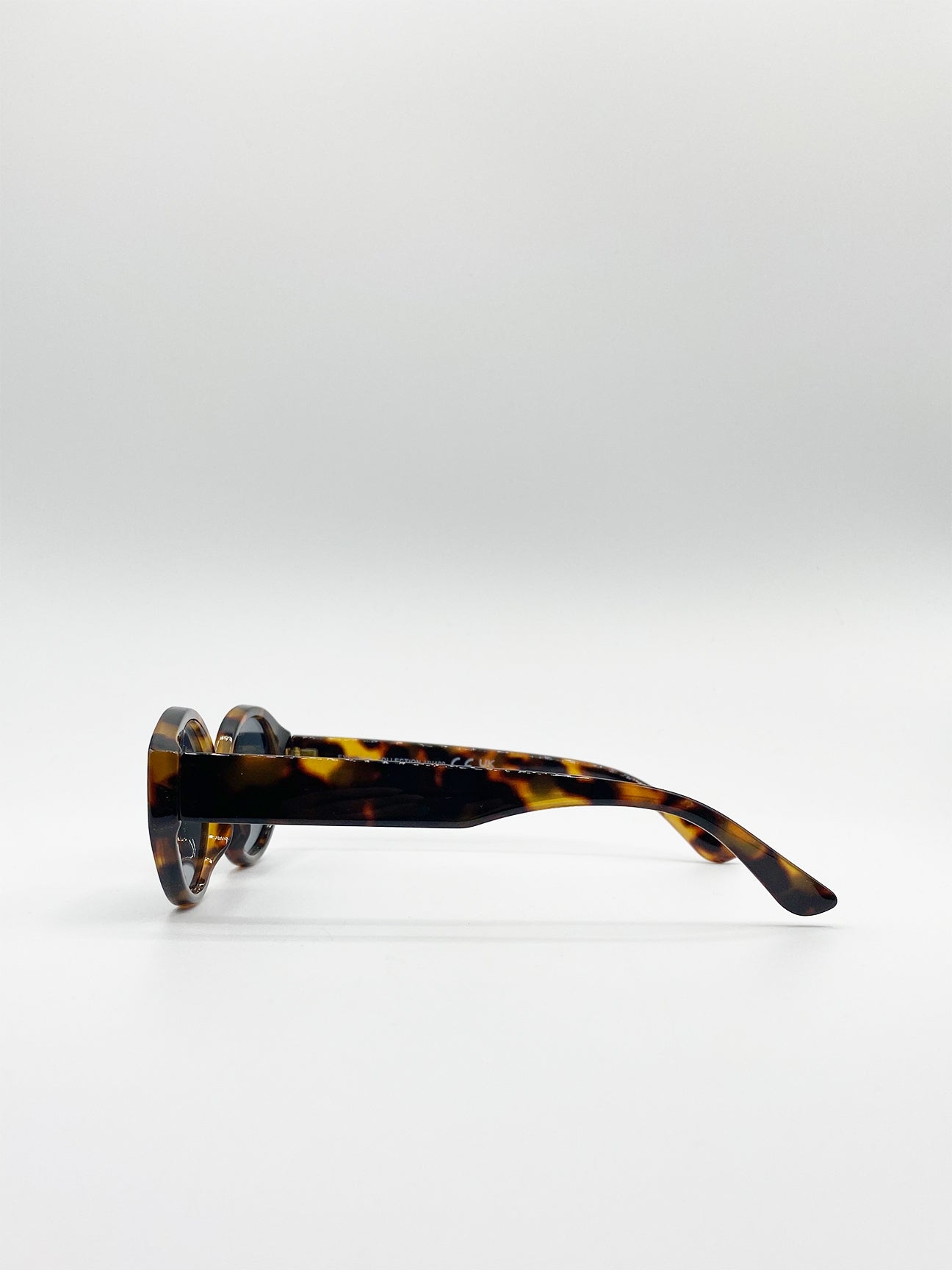 Oval Sunglasses In Tortoise Shell