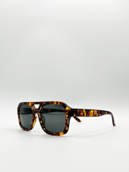 Tortoise Shell 70's Navigator Sunglasses with Green Lenses