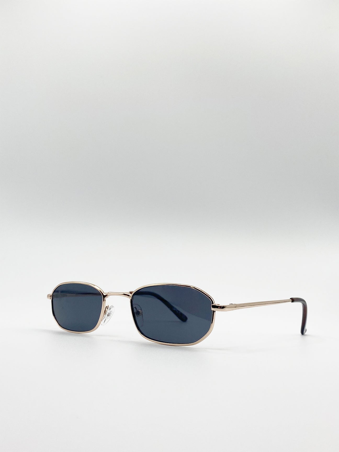 Oval Sunglasses In Black Smoke