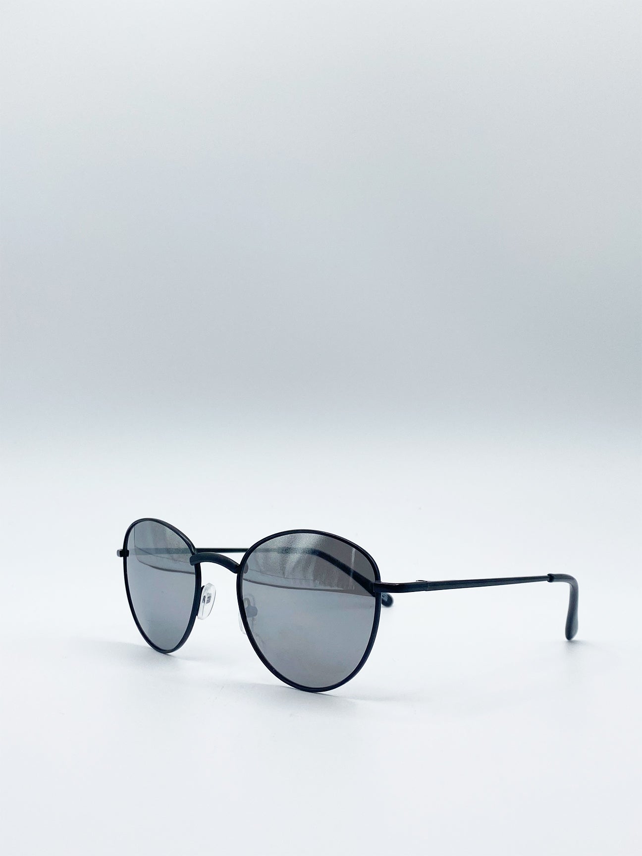 Classic Round Sunglasses In Matte Black With Silver Mirror Lenses