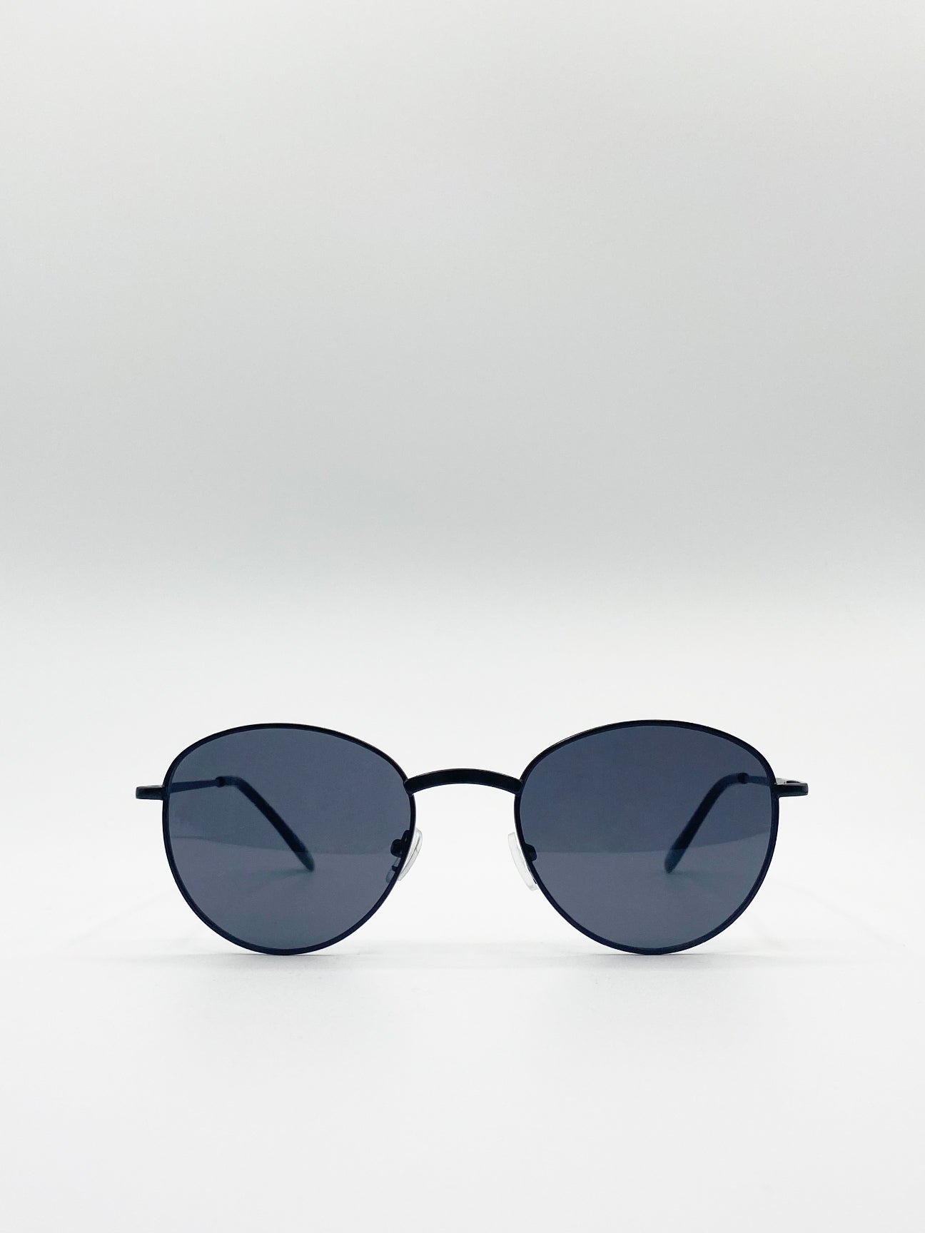 Classic Round Sunglasses In Matte Black