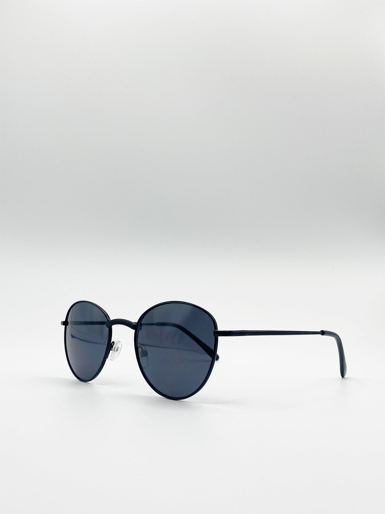 Matte black 2025 round sunglasses