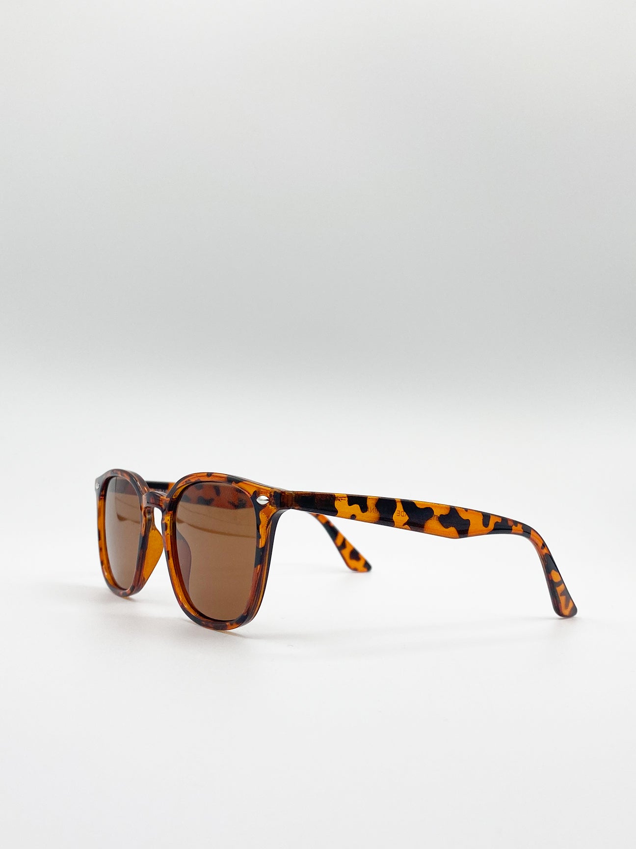 Brown Classic Preppy Square Sunglasses With Key Hole Nosebridge