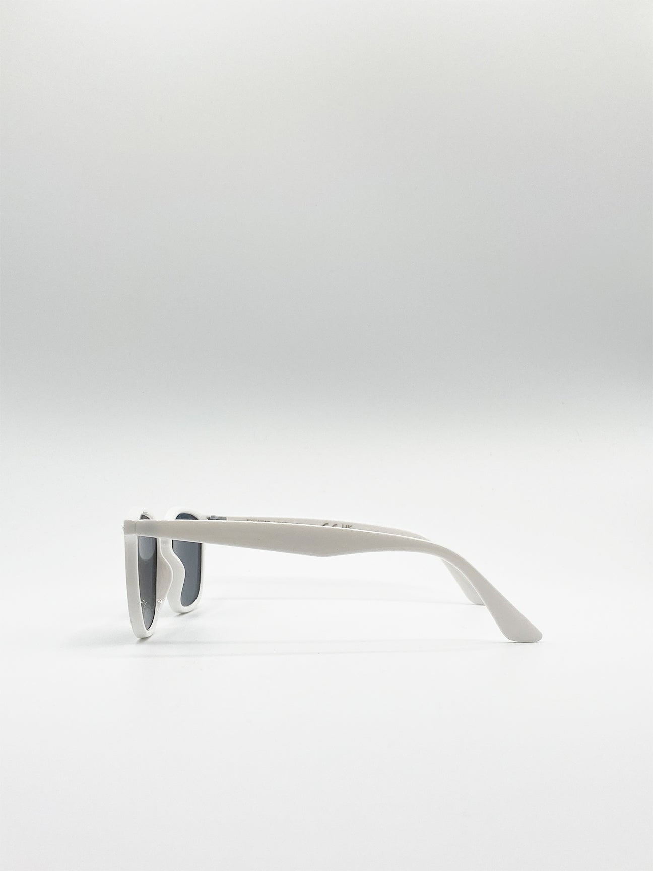 White Classic Preppy Square Sunglasses With Key Hole Nosebridge